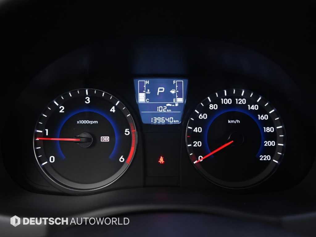 HYUNDAI Accent - Vista 8