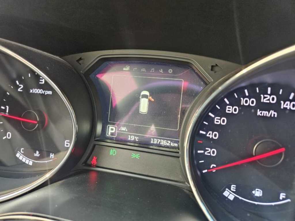 KIA Carnival - Vista 12