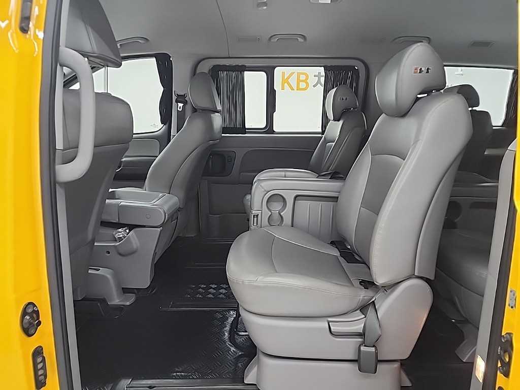 HYUNDAI Starex - Vista 12
