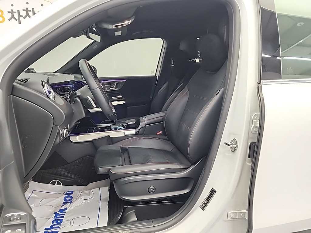 Mercedes Benz GLB Class - Vista 11