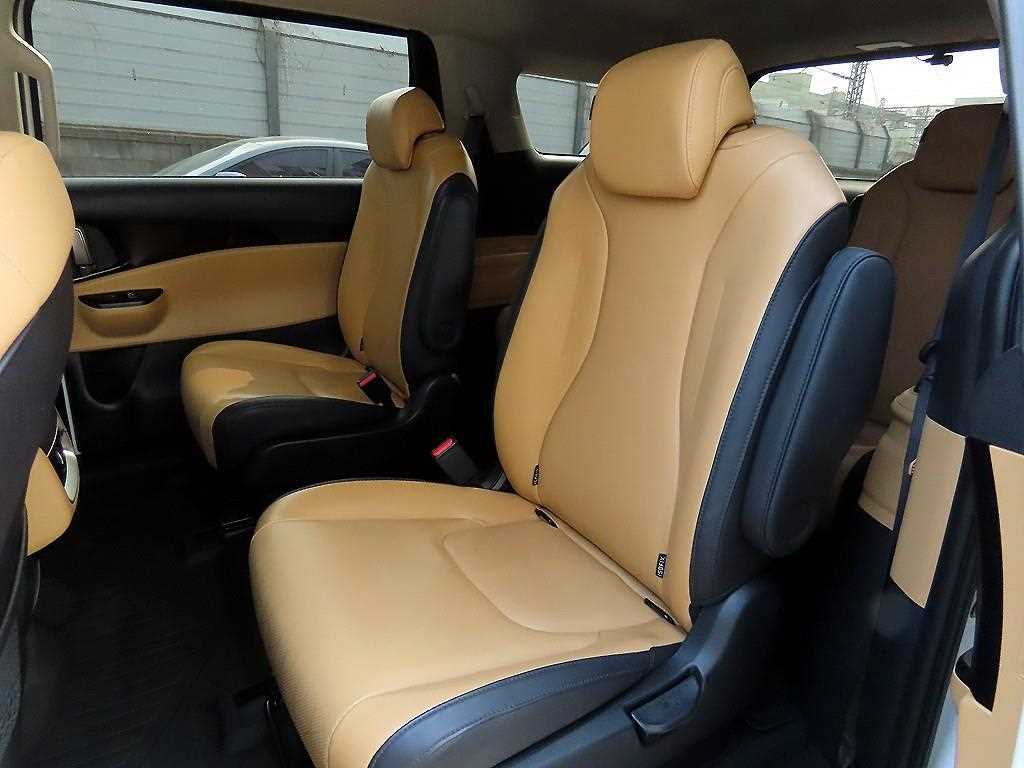 KIA Carnival - Vista 6