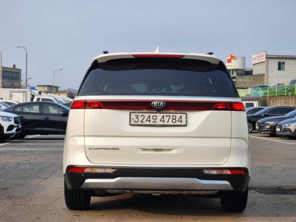 KIA Carnival - Vista 4