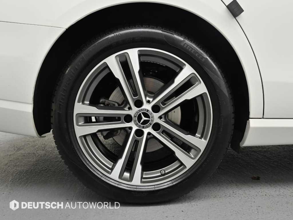 Mercedes Benz E class - Vista 5