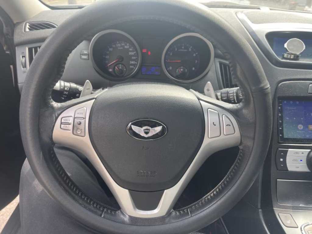 HYUNDAI Genesis - Vista 6