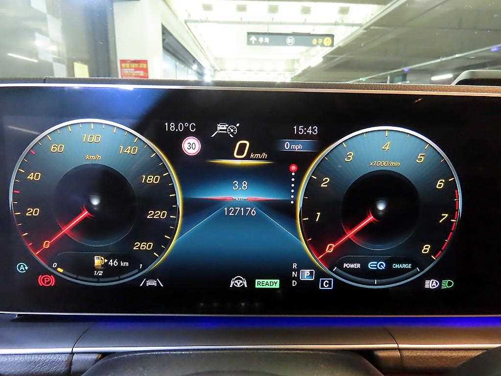 Mercedes Benz GLE Class - Vista 9