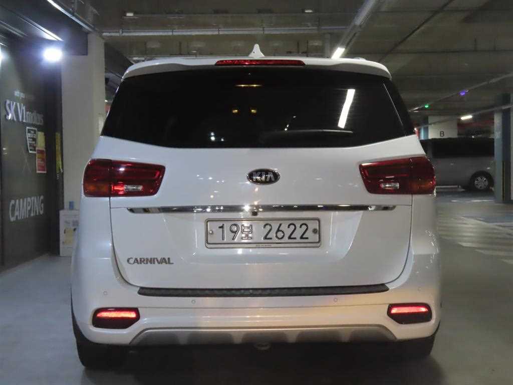 KIA Carnival - Vista 5