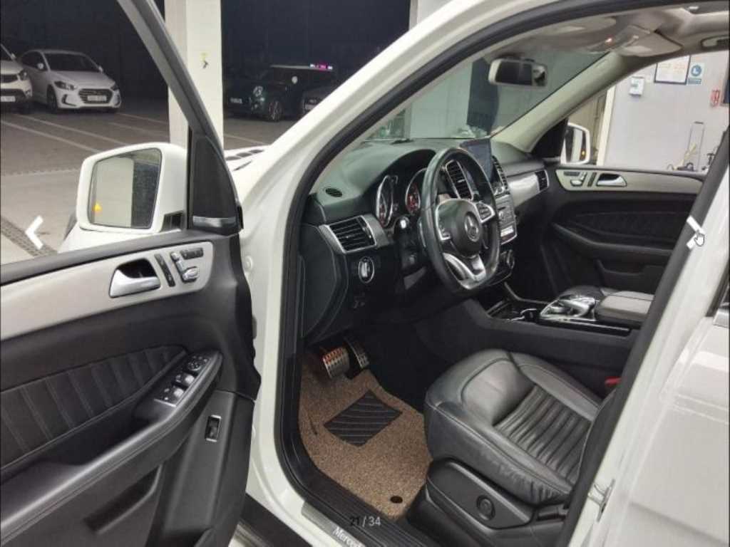 Mercedes Benz GLE Class - Vista 11