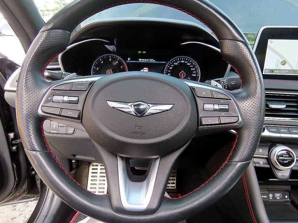 Genesis G70 - Vista 8
