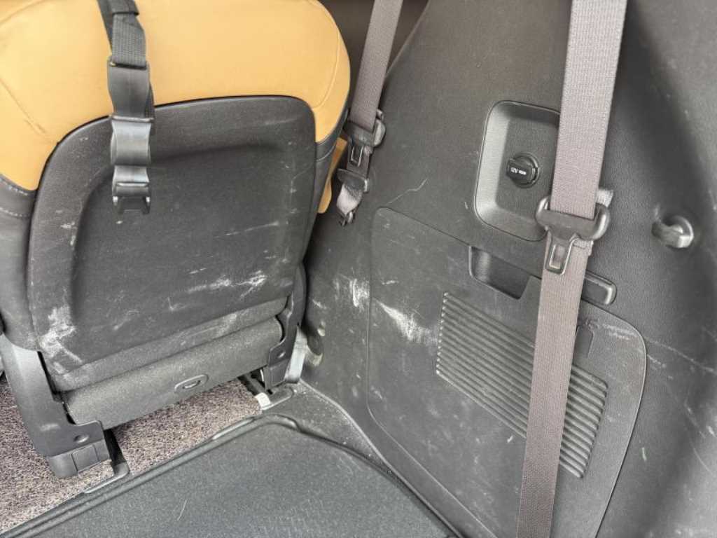 KIA Carnival - Vista 11