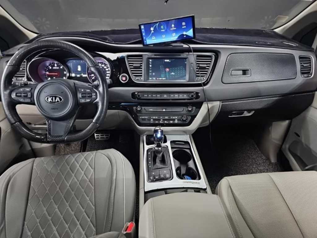 KIA Carnival - Vista 5