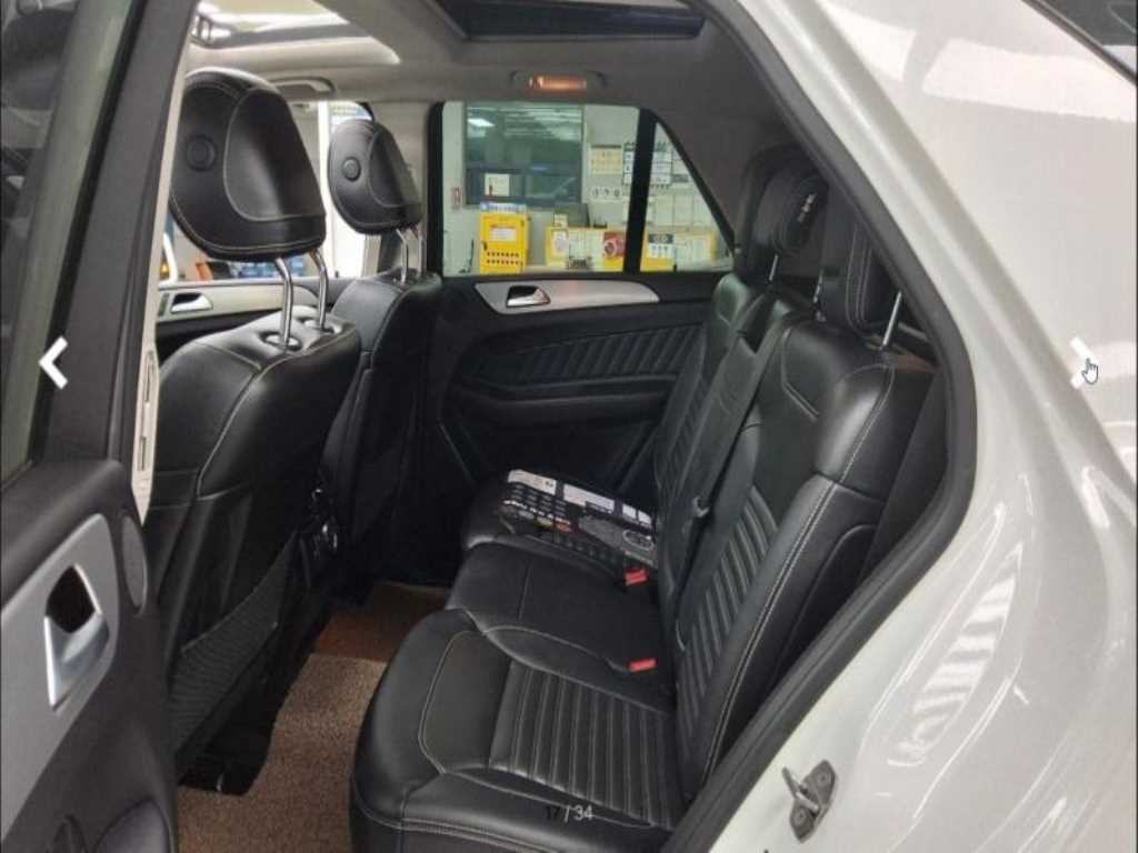 Mercedes Benz GLE Class - Vista 9