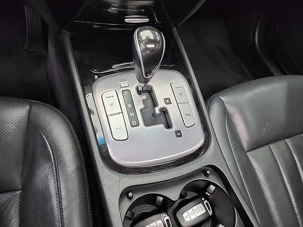 HYUNDAI Genesis - Vista 8