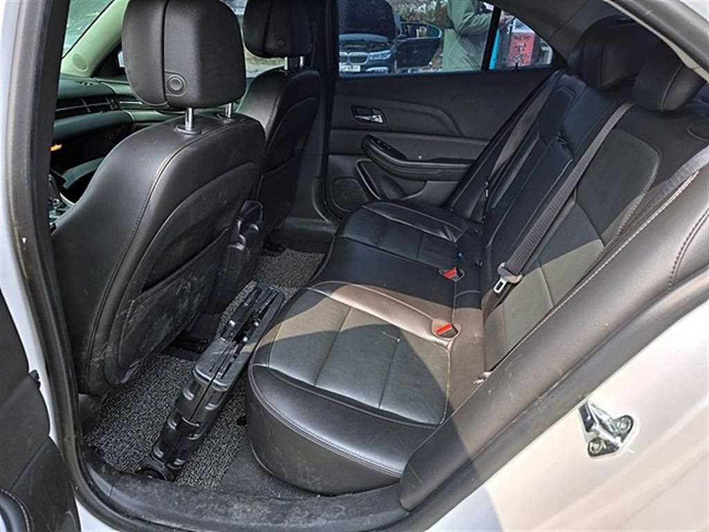 Chevrolet Malibu - Vista 5