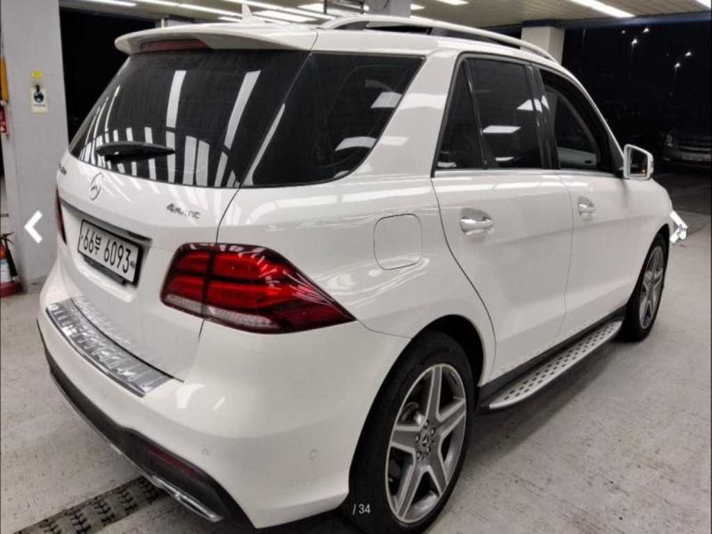 Mercedes Benz GLE Class - Vista 4