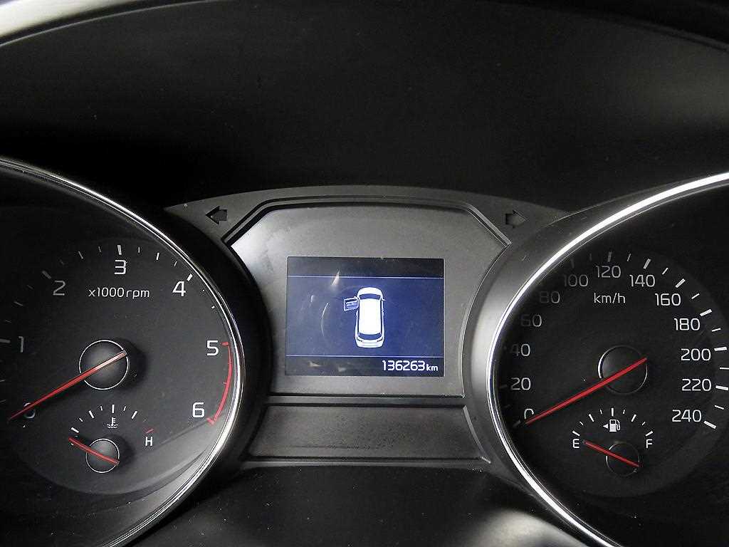 KIA Carnival - Vista 12