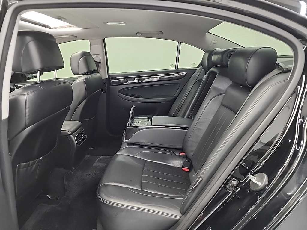 HYUNDAI Genesis - Vista 12