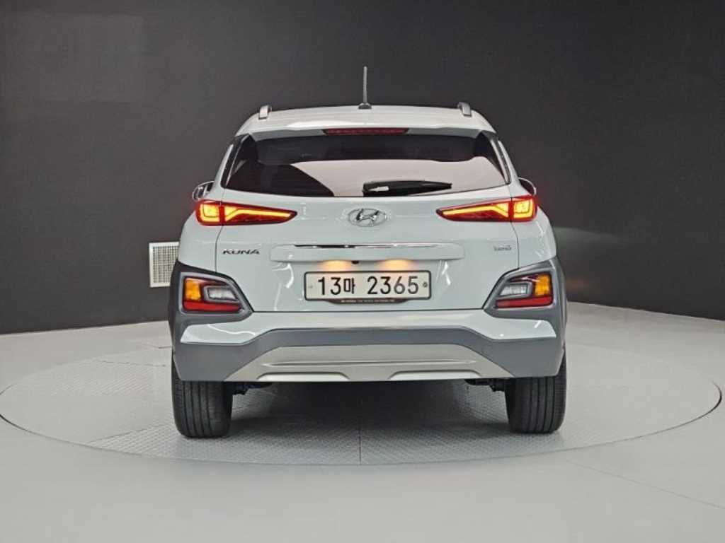 HYUNDAI Kona - Vista 4
