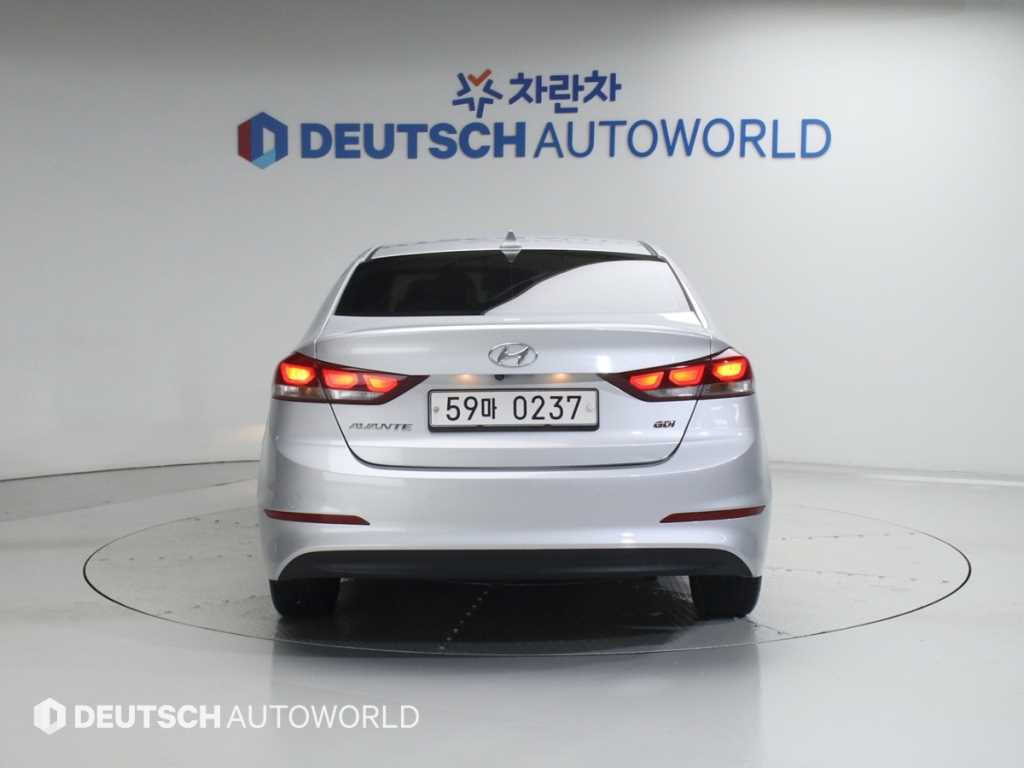 HYUNDAI Avante - Vista 4