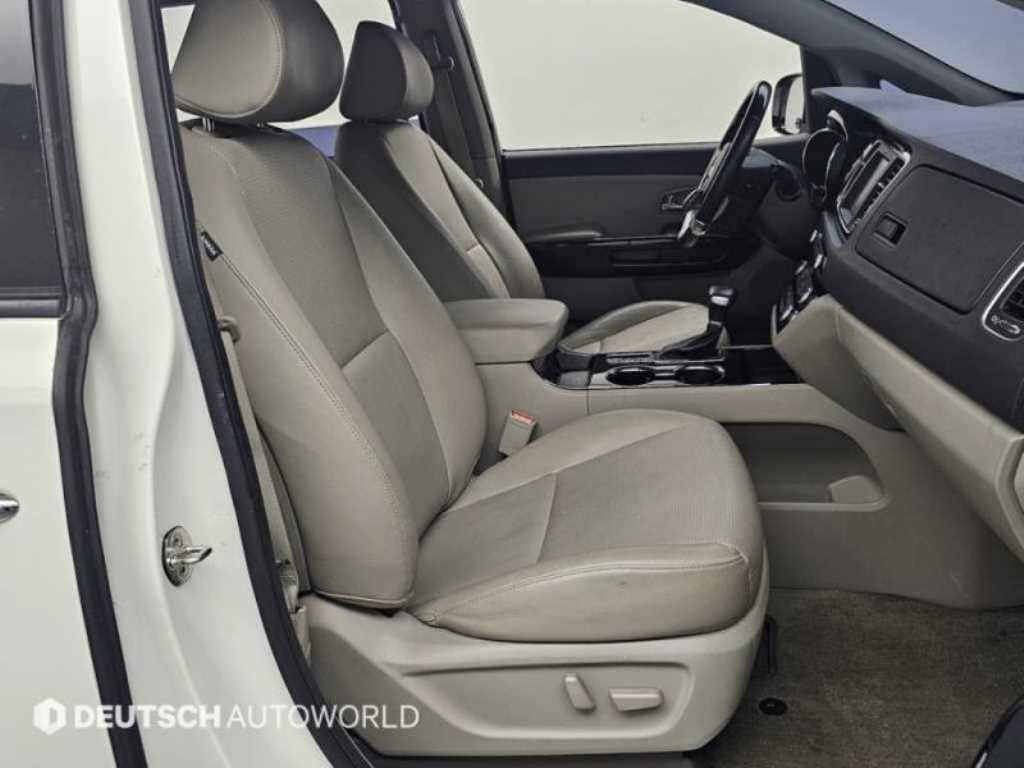 KIA Carnival - Vista 10