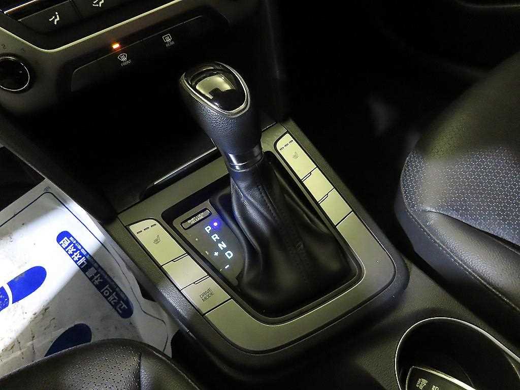 HYUNDAI Avante - Vista 12