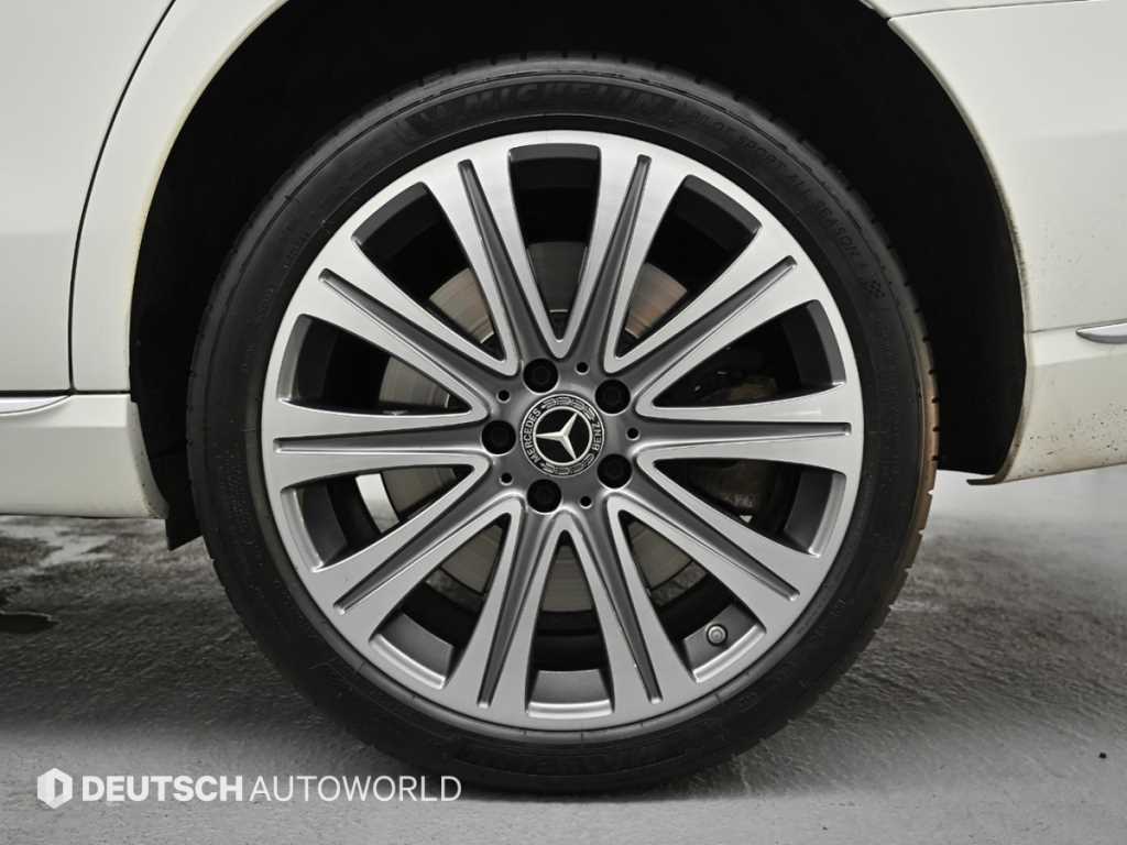 Mercedes Benz E class - Vista 5