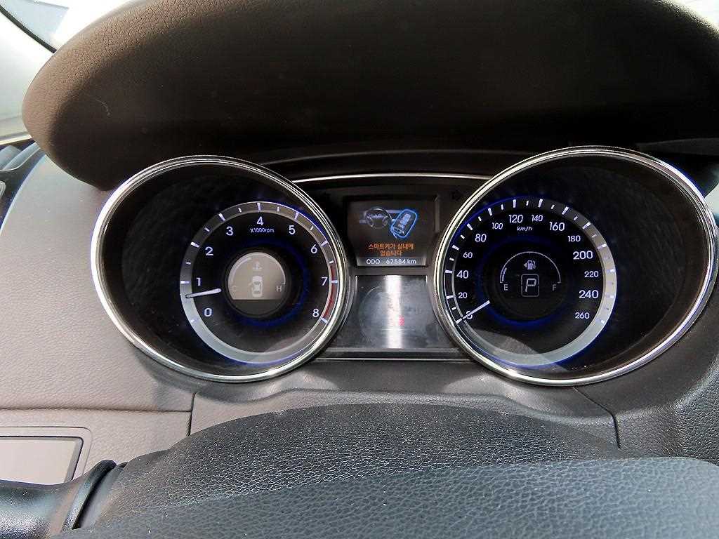 HYUNDAI Sonata - Vista 9