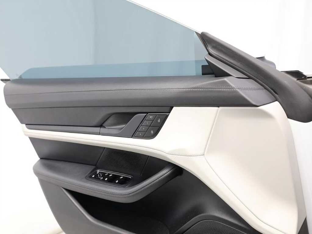 Porsche Taycan - Vista 10