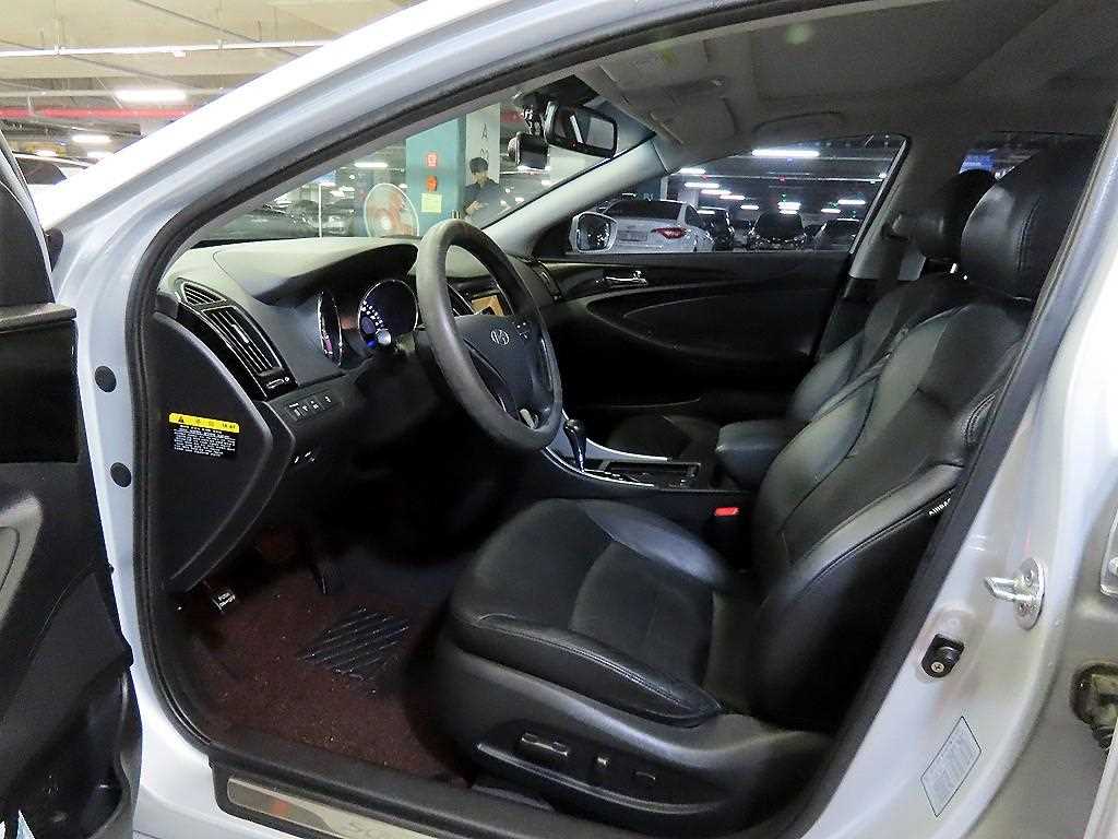 HYUNDAI Sonata - Vista 6