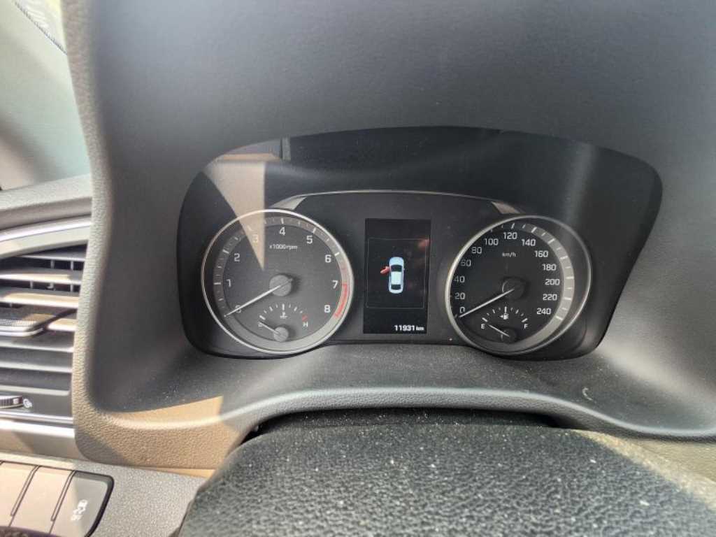 HYUNDAI Avante - Vista 7