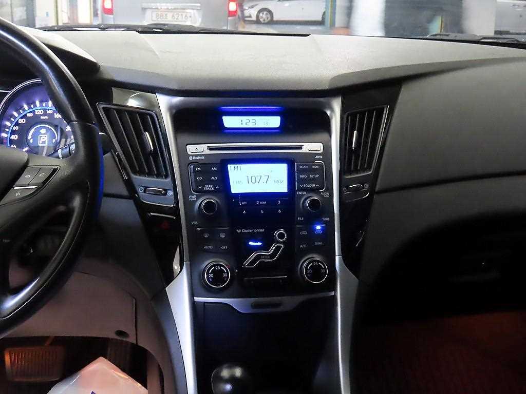 HYUNDAI Sonata - Vista 11