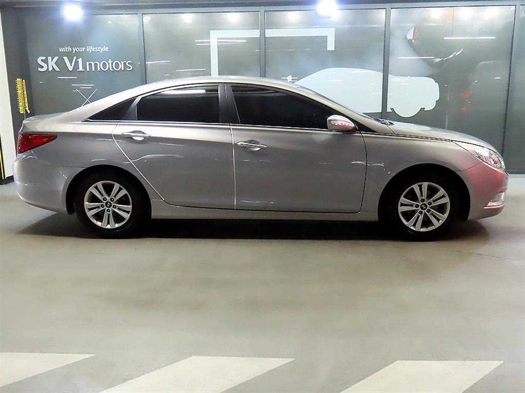 HYUNDAI Sonata - Vista 3