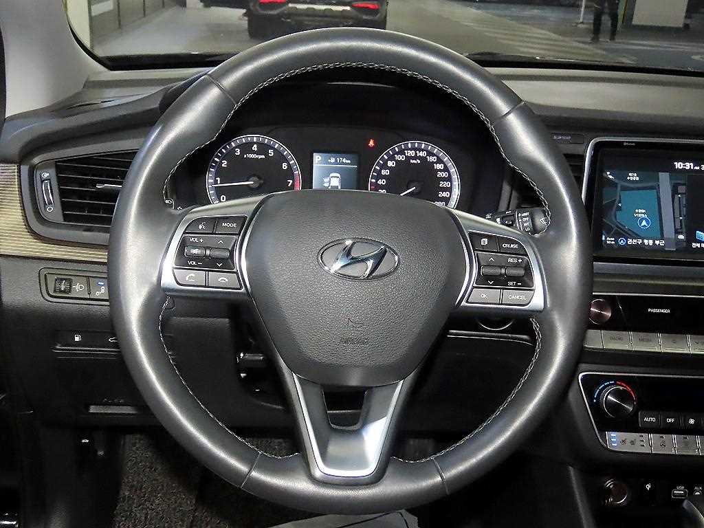 HYUNDAI Sonata - Vista 8