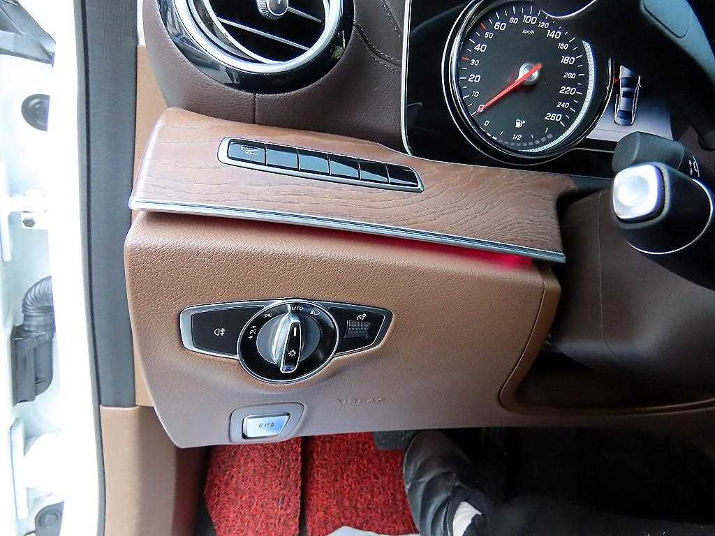 Mercedes Benz E class - Vista 12