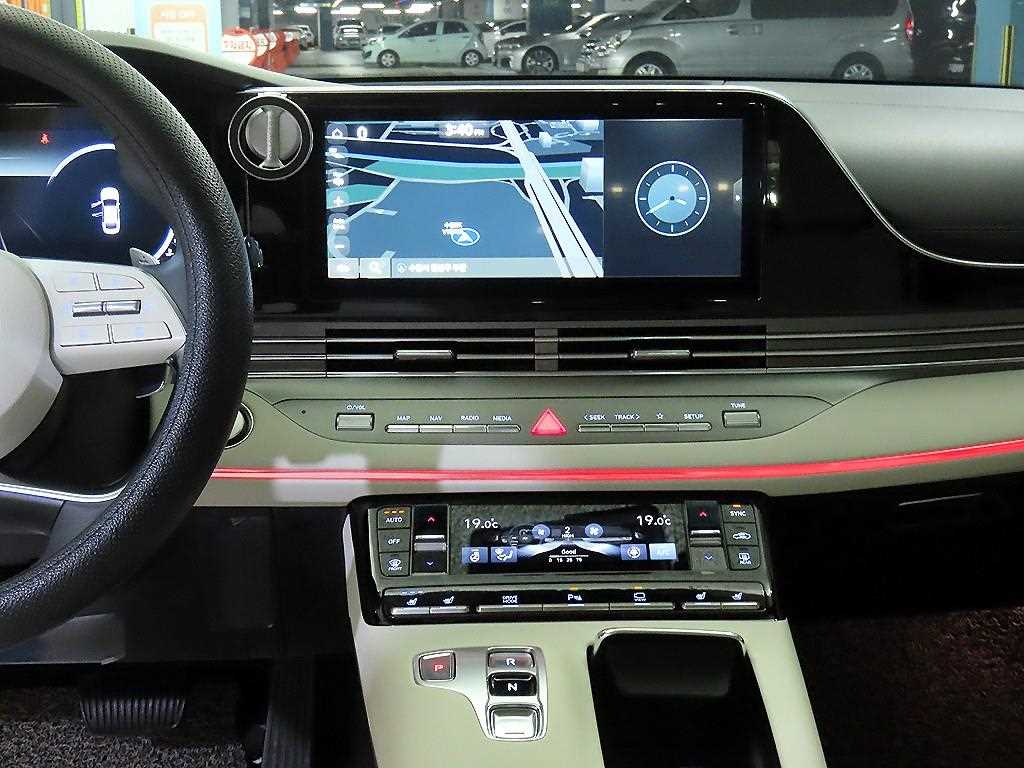 HYUNDAI Grandeur - Vista 11