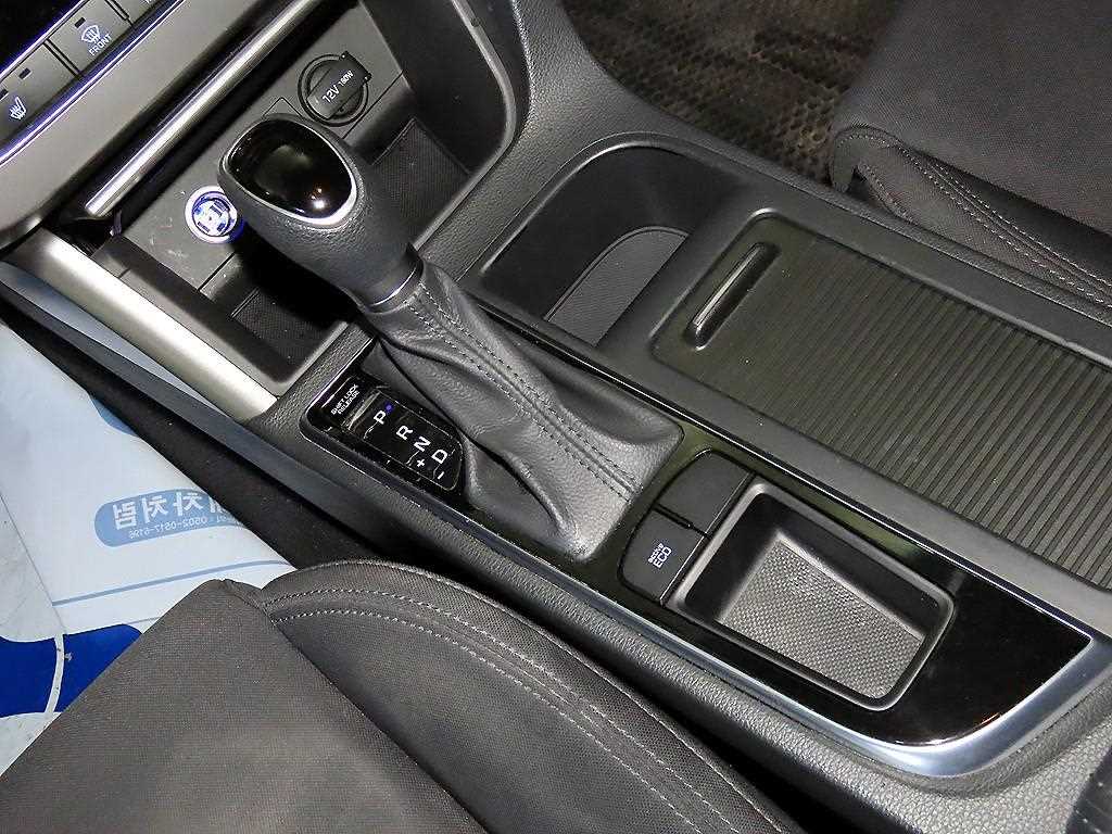 HYUNDAI Sonata - Vista 12