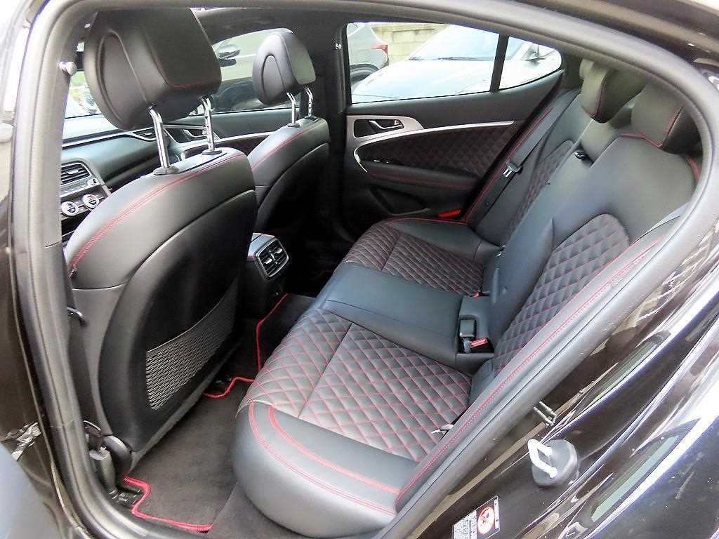 Genesis G70 - Vista 6