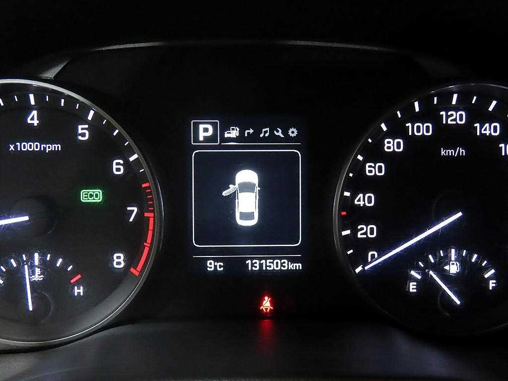 HYUNDAI Avante - Vista 9