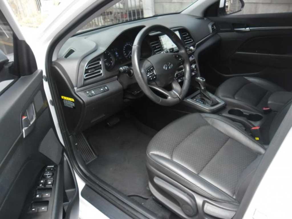 HYUNDAI Avante - Vista 7