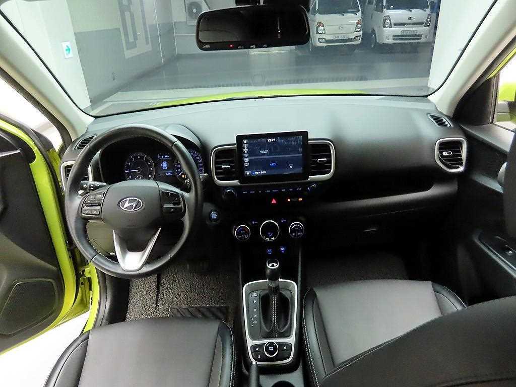 HYUNDAI Venue - Vista 8