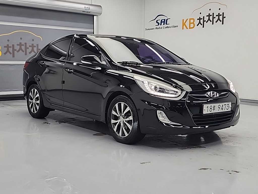 HYUNDAI Accent - Vista 4