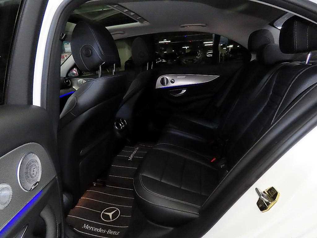 Mercedes Benz E class - Vista 7