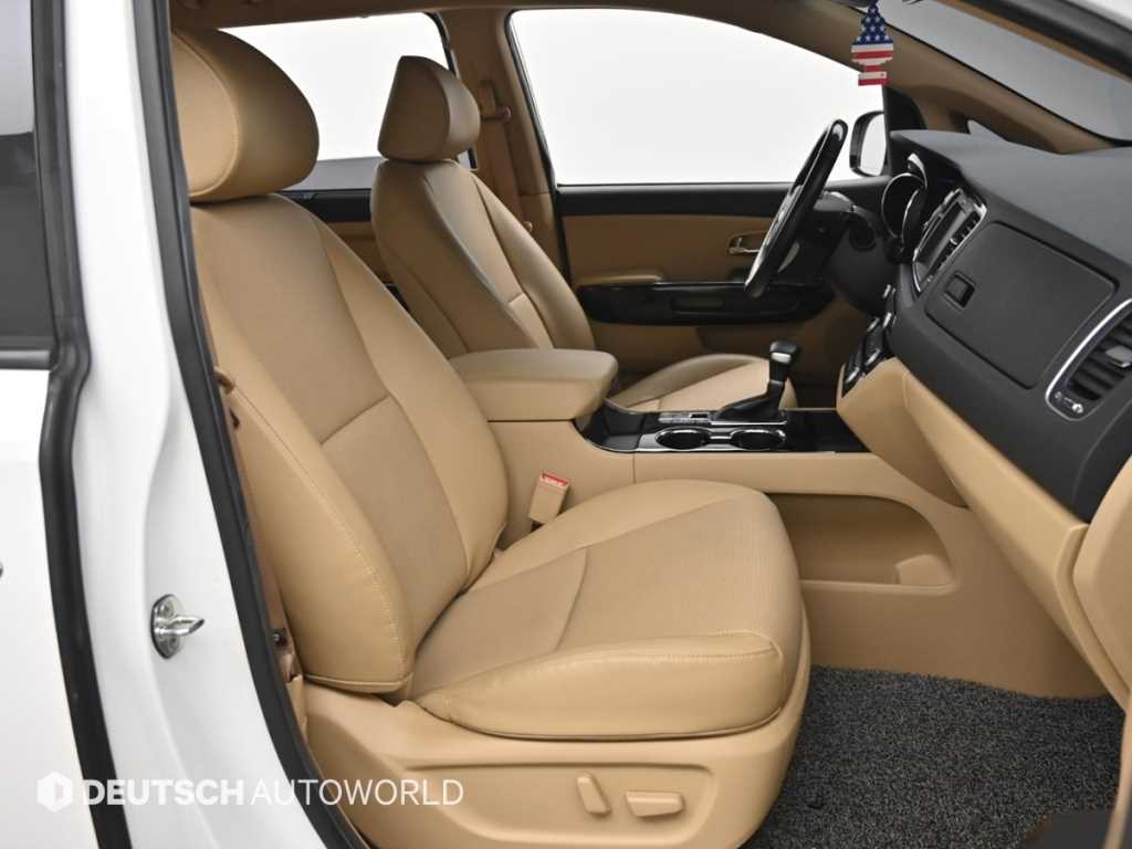 KIA Carnival - Vista 10