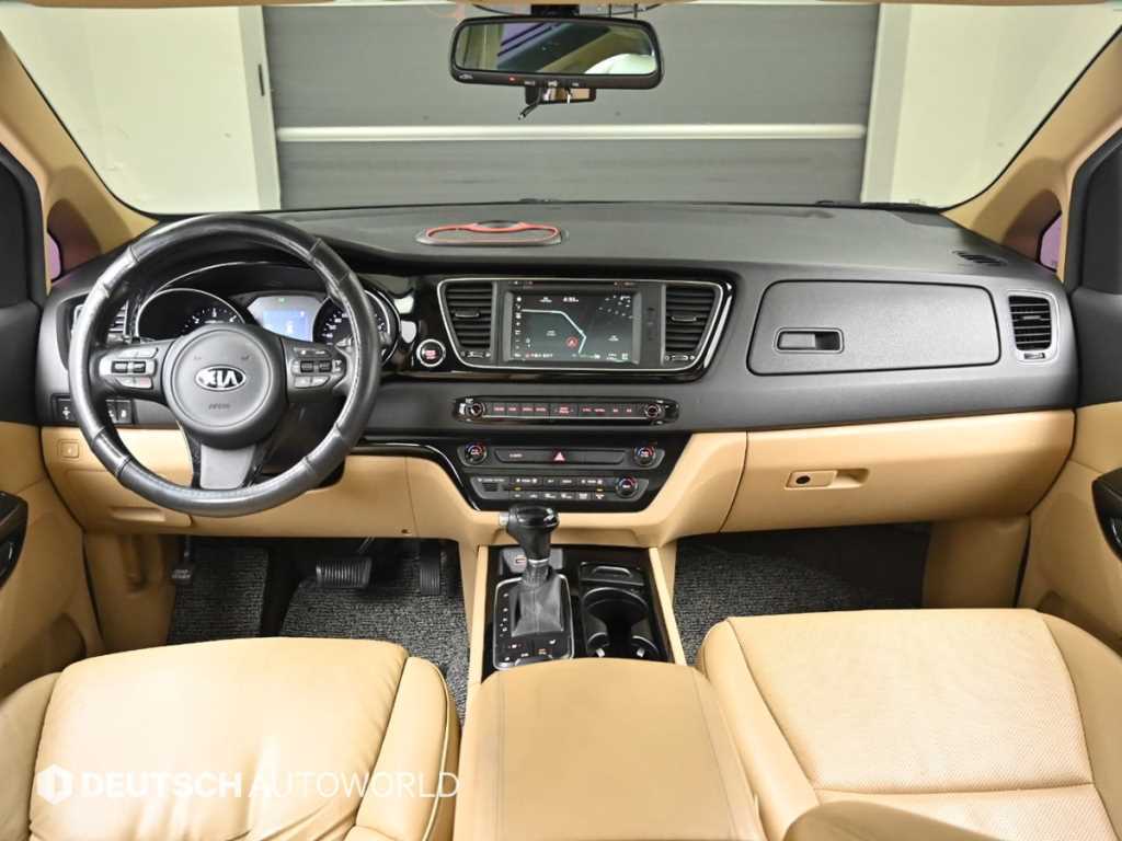 KIA Carnival - Vista 7