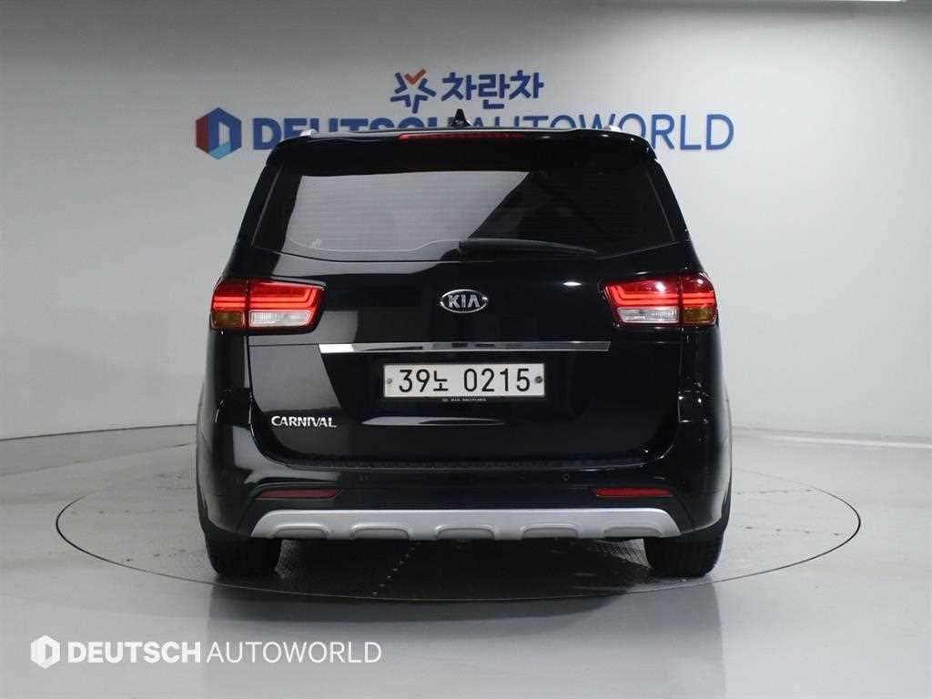 KIA Carnival - Vista 4