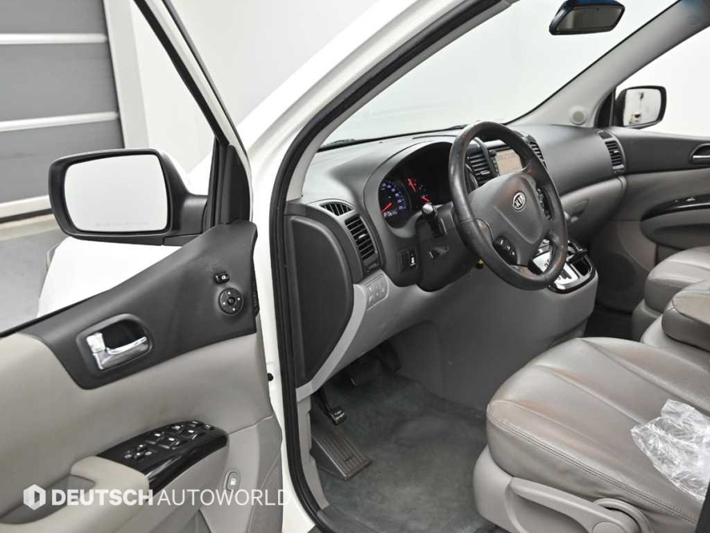KIA Carnival - Vista 11