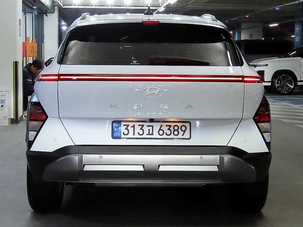 HYUNDAI Kona - Vista 5