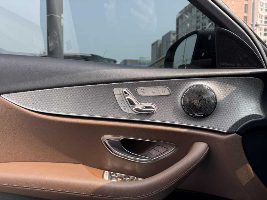 Mercedes Benz E class - Vista 12