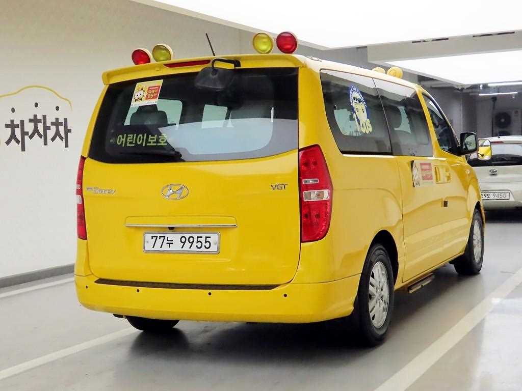 HYUNDAI Starex - Vista 4