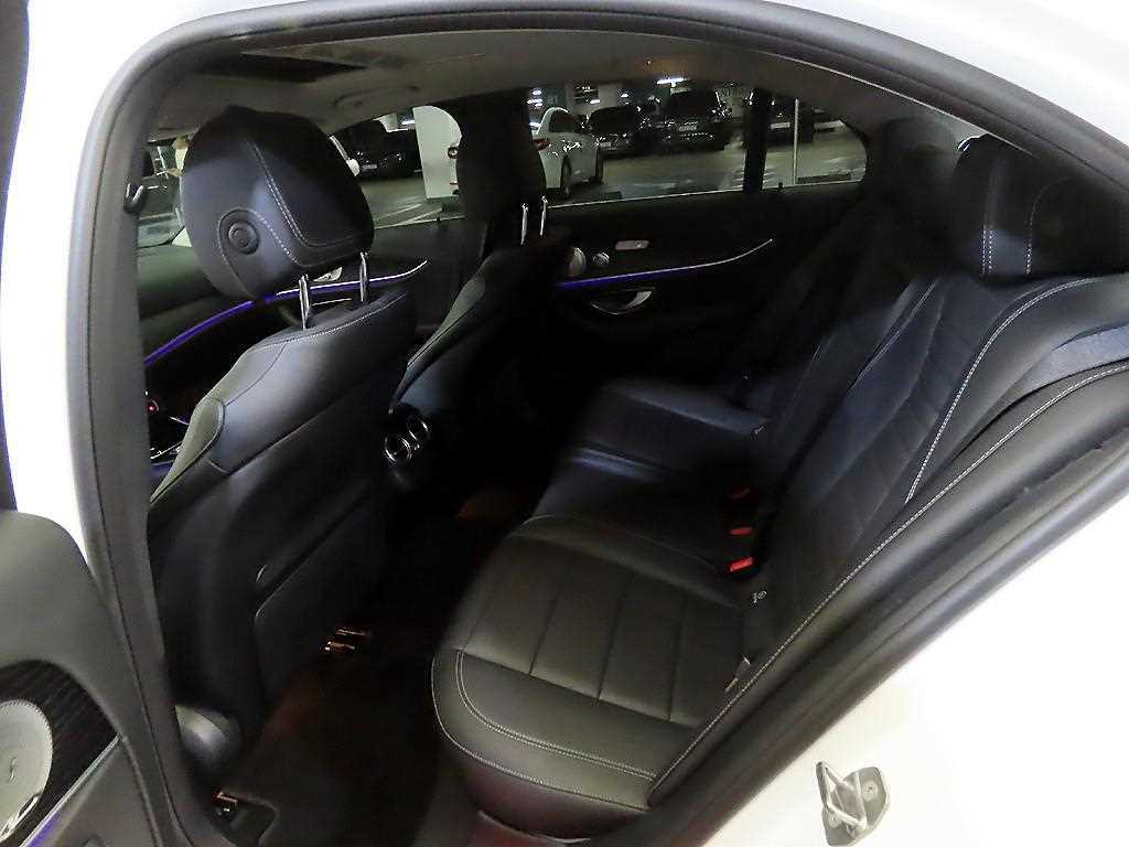 Mercedes Benz E class - Vista 7