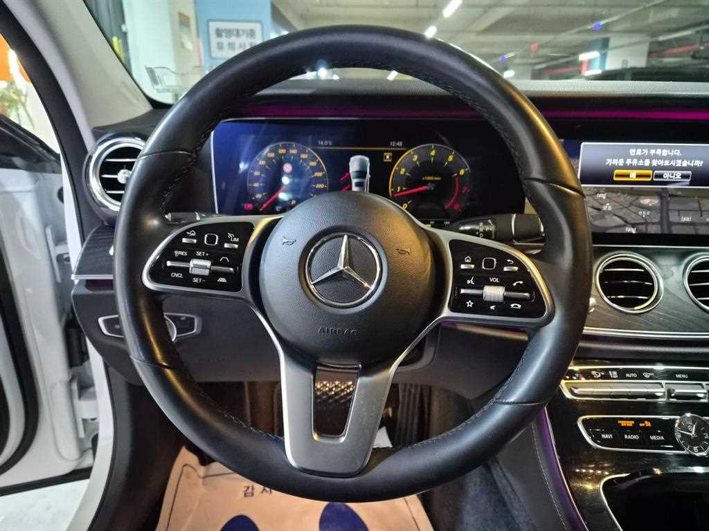 Mercedes Benz E class - Vista 8